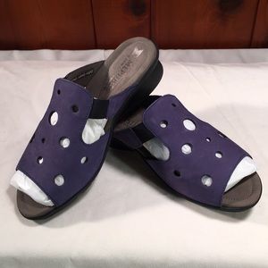 Women’s Mephisto sandals. Size 6. Purple.